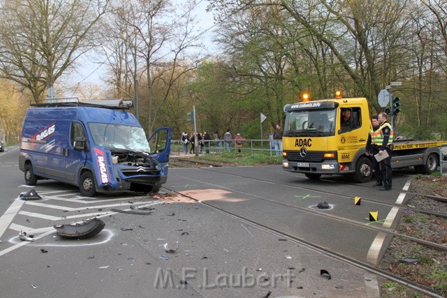 VU Kleintransporter KVB Bahn Koeln Ossendorf Westendstr JK P29.JPG